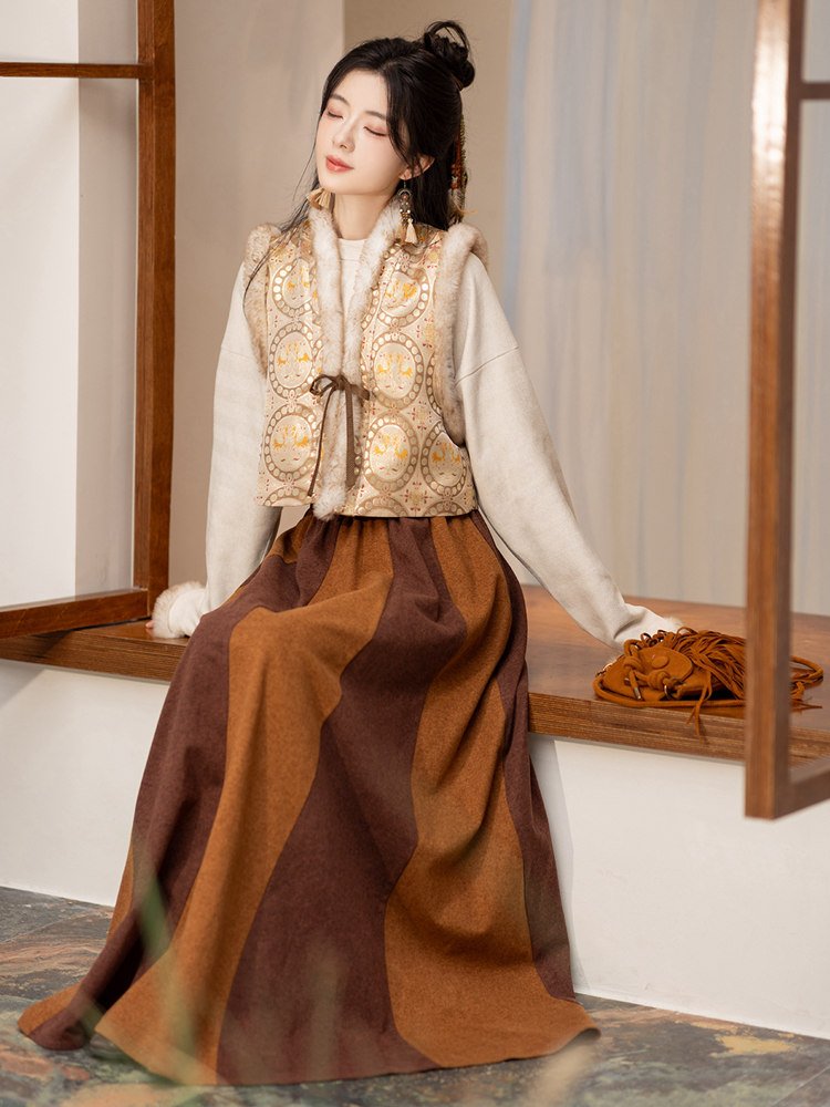 Tang inspired Hanfu outfit in gold and brown tones for winter