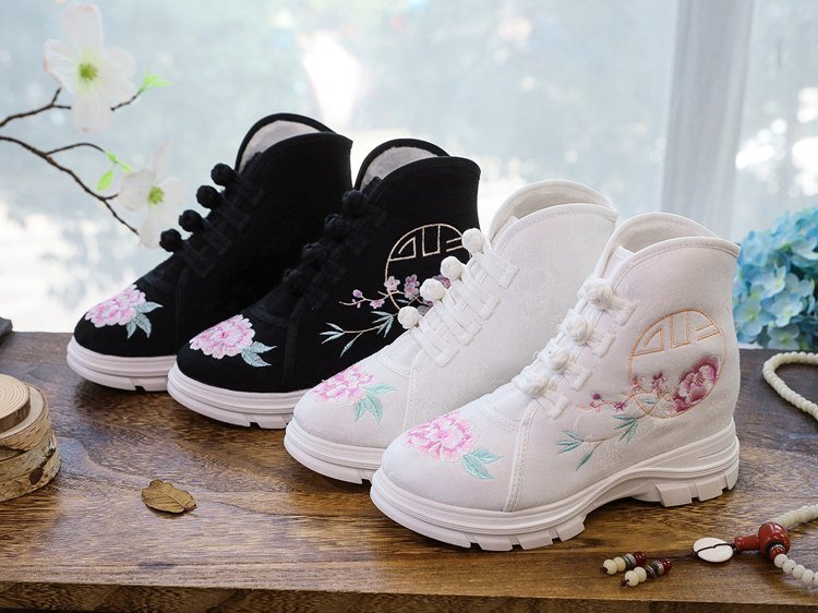 Hanfu embroidered ankle boots tabletop display