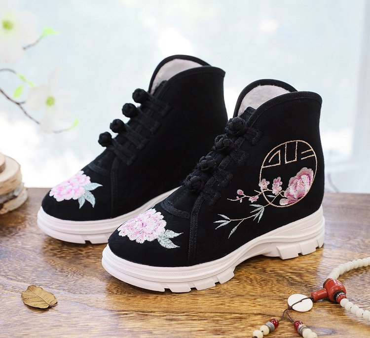 Embroidery detail Hanfu ankle boots
