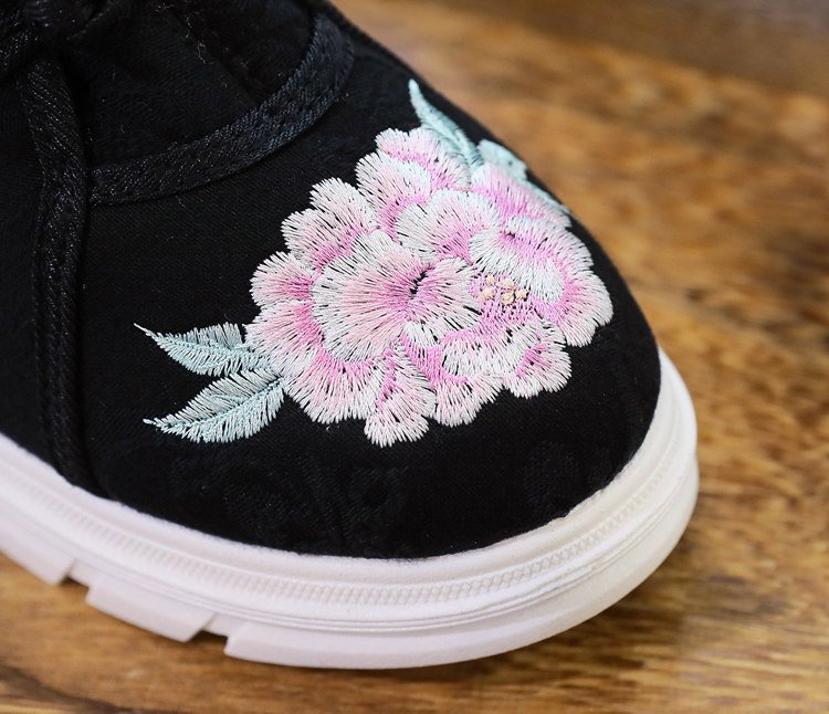 Hanfu embroidered black floral ankle boots