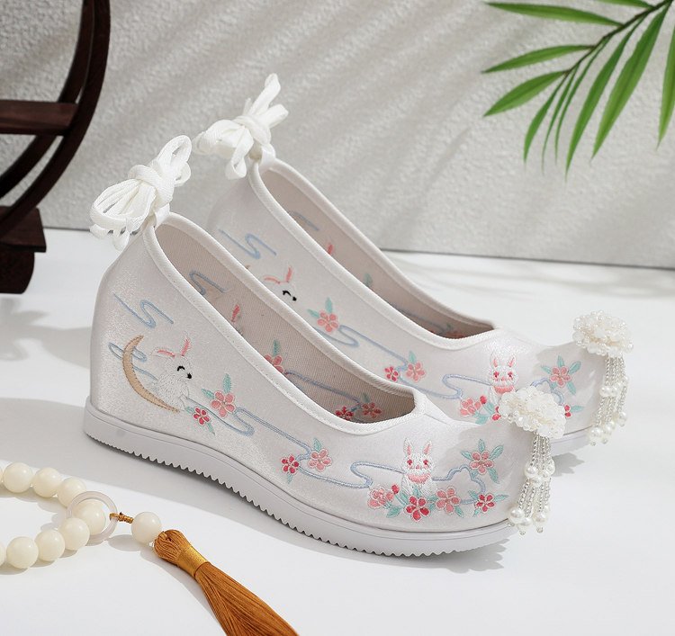 Hanfu embroidered platform shoes pair view