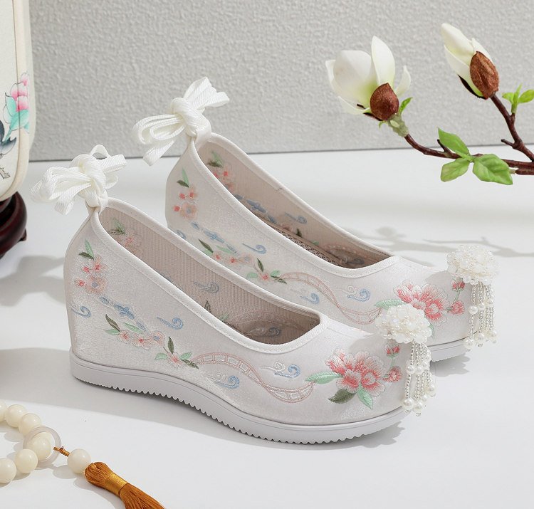 Soft sole Hanfu embroidered shoes