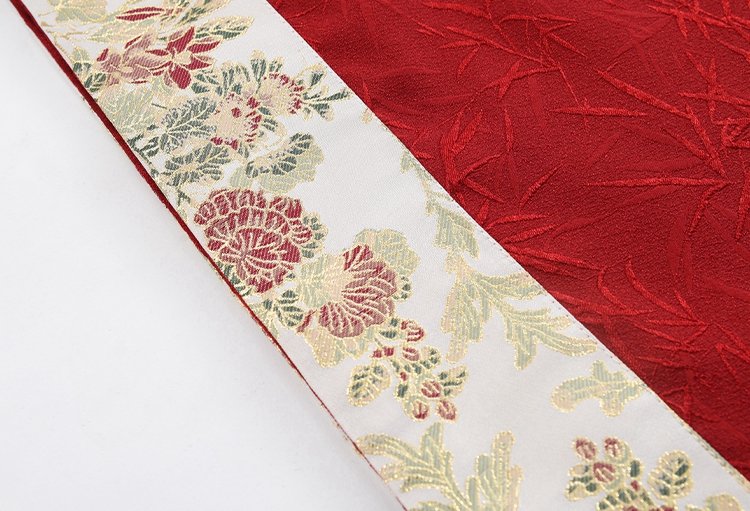 Floral trim detail of brocade Song Dynasty Hanfu beizi collar