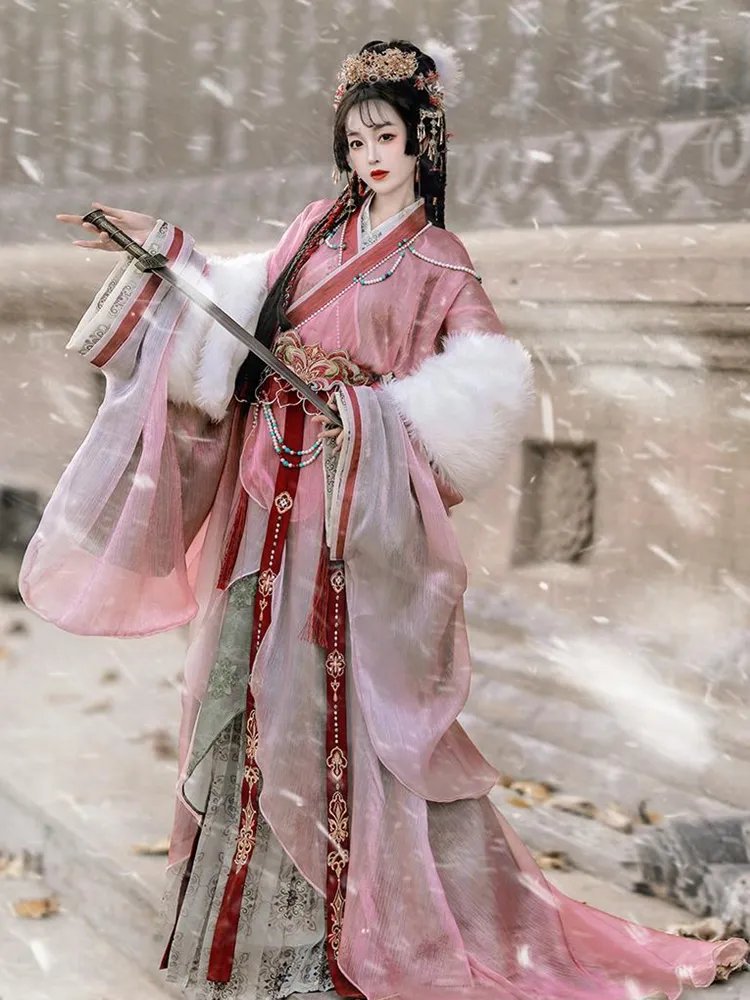 Elegant side profile in fairy hanfu