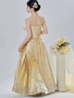 Ming Dynasty Brocade Mamian Skirt Two-Piece Hanfu Set - Image 5