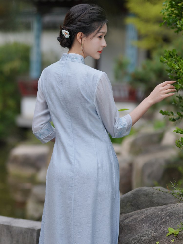 Back view of Mandarin Collar Hanfu Dress