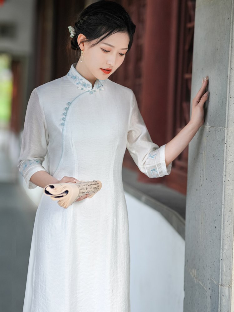 Close-up of model wearing Mandarin Collar Hanfu Dress