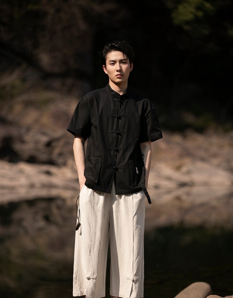 Stylish Men's Short-Sleeved Shirt