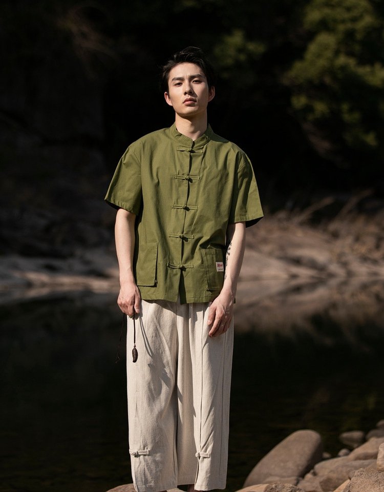 Stylish Men's Short-Sleeved Shirt