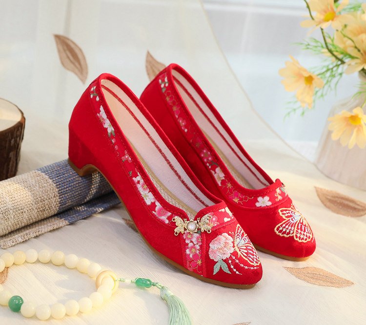 Red embroidered Chinese shoes for women