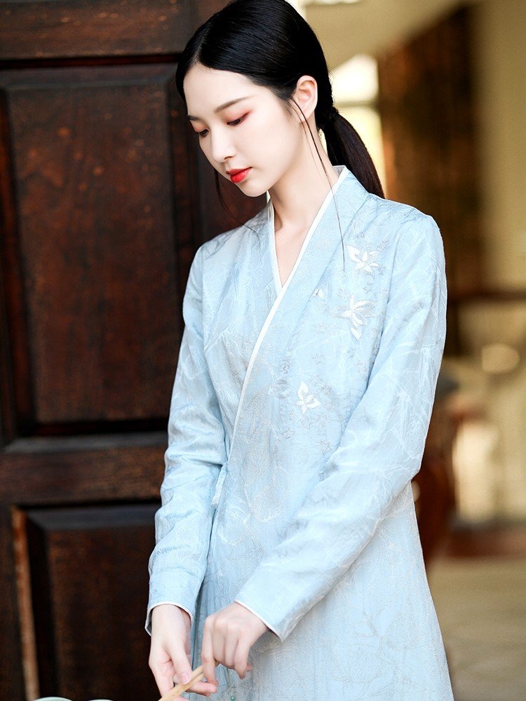 Half-body view of model in light blue Hanfu dress