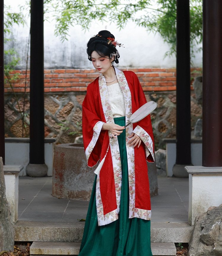 Model wearing deep green skirt of Song-style Hanfu with fine draping
