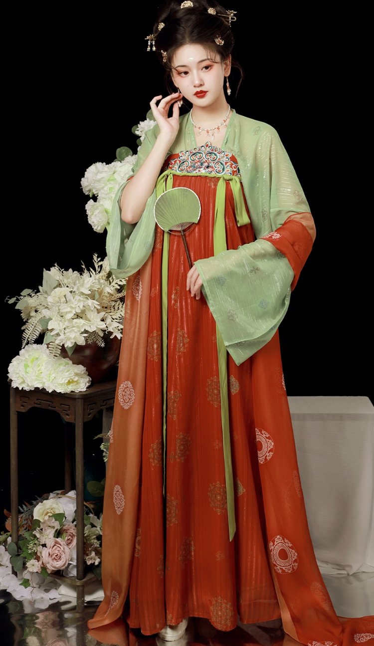 Tang Dynasty Chinese Traditional Dress