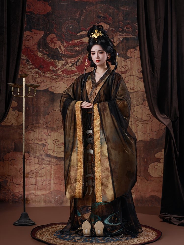 Wei Jin style Hanfu for women in golden tones with flowing sleeves, elegant oriental robe for cosplay and photography