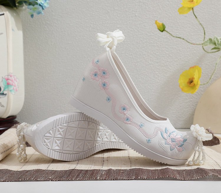 White Hanfu embroidered shoes tassel close-up
