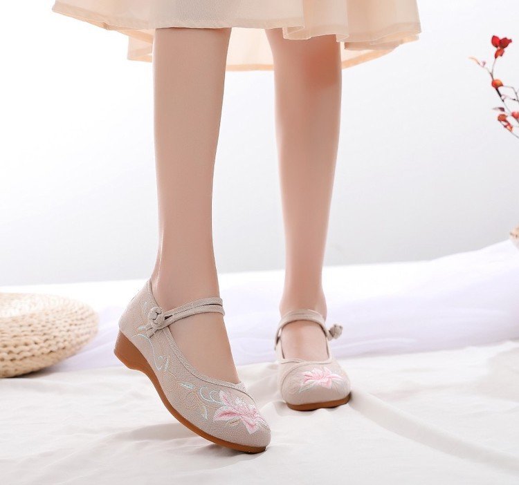 Chinese Women's Shoes Embroidered Hanfu Shoes