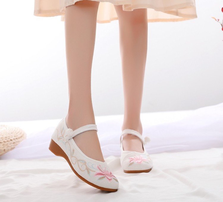 Chinese Women's Shoes Embroidered Hanfu Shoes