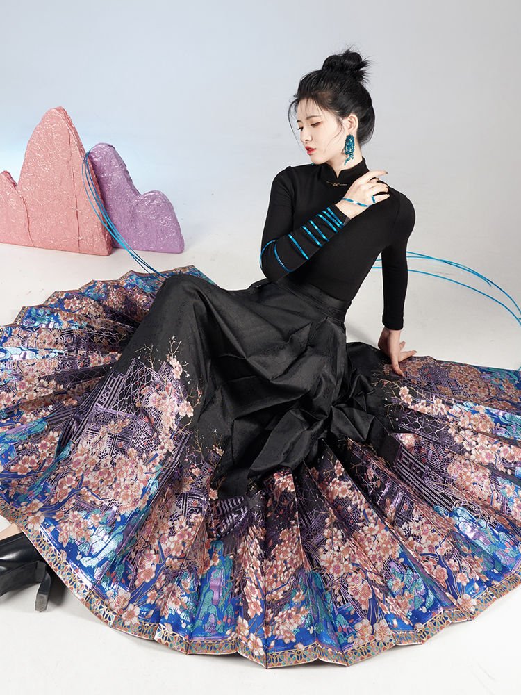 Hanfu Top and Ming Style Ma Mian Skirt Set