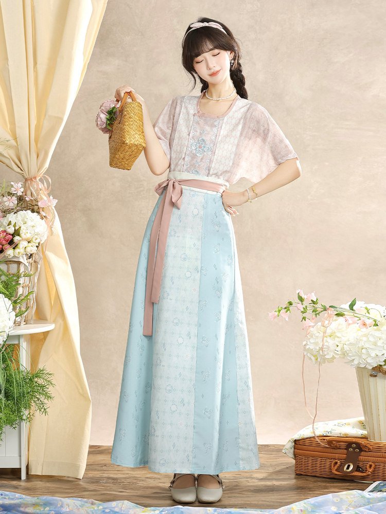 Improved Hanfu Dress for Daily Wear