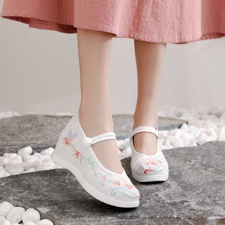 Traditional Chinese Shoes Hanfu Embroidered Shoes