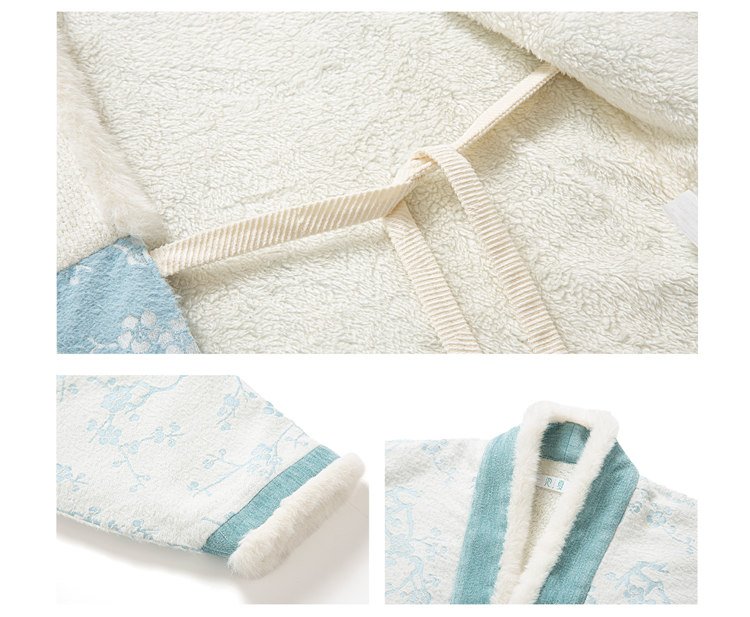 Inner fleece and jacquard texture details