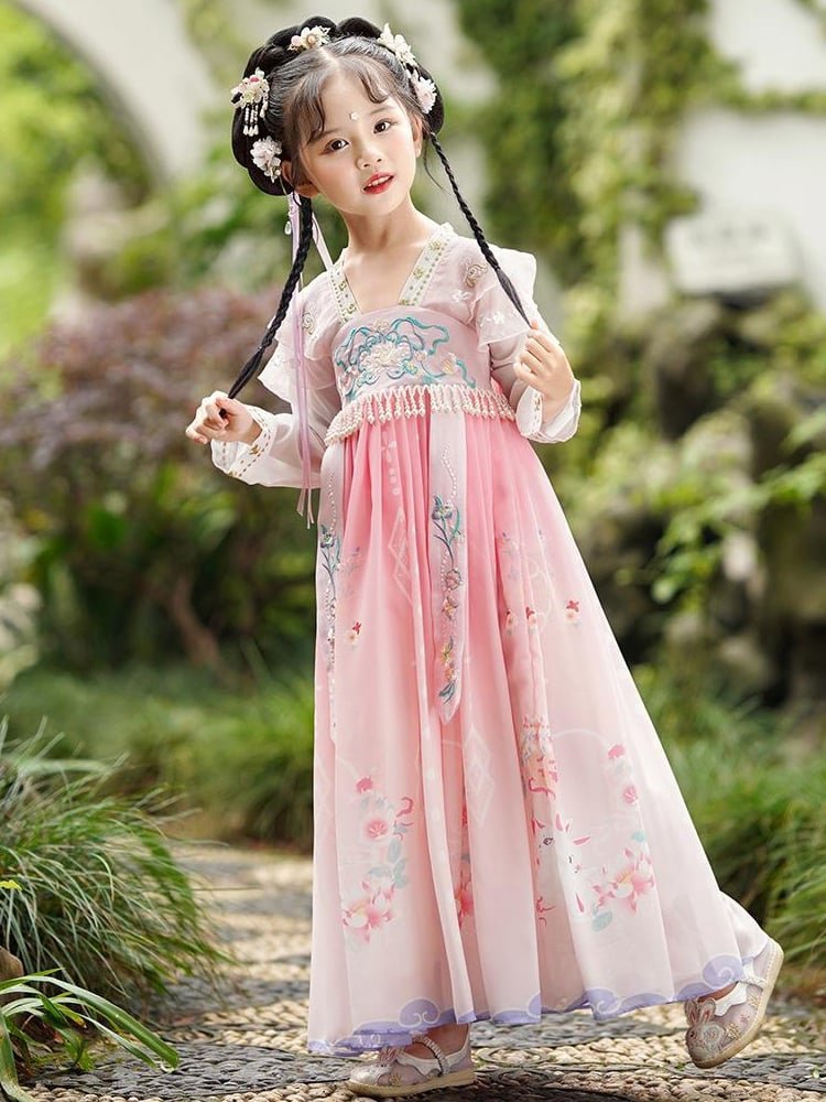 Side profile of girl in pink Hanfu