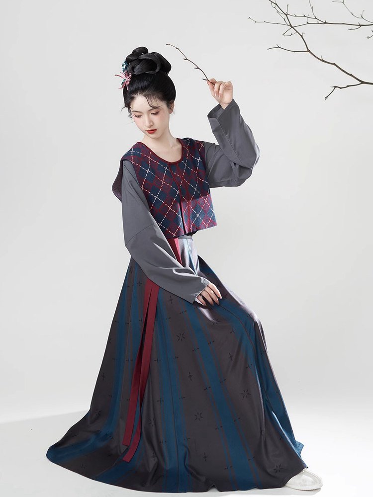 Model wearing blue-gray Tang-style Hanfu dress with red lattice Beizi