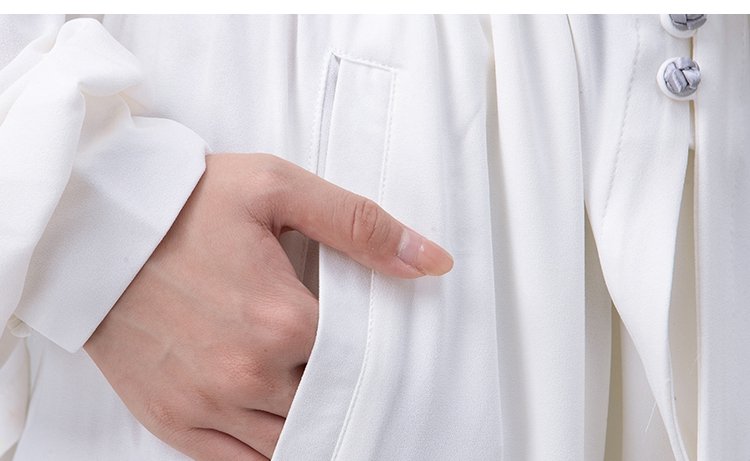Close-up of sleeve cuff with elastic edge