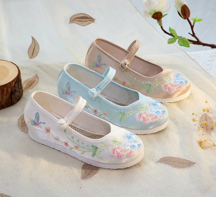 Variety of embroidered Chinese shoes